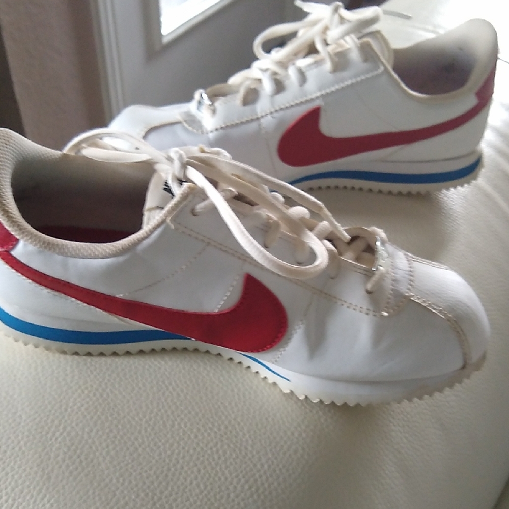 Nike White and Red Sneakers Iconic Comfort